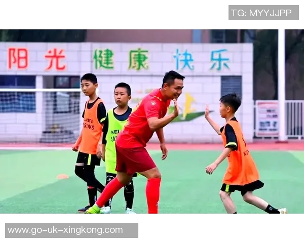 小学生足球课精彩视频分享助力孩子们快乐成长与团队合作精神培养 小学生足球课精彩视频分享助力孩子们快乐成长与团队合作精神培养